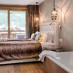 White Pearl In *